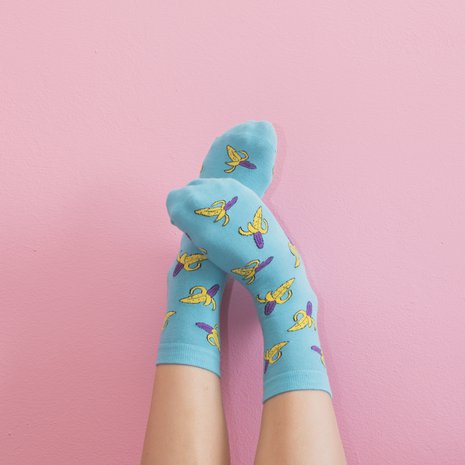 Yksinkertainen liike venyttää samalla takareisiä ja rentouttaa alaselkää. Kuvat: Shutterstock.
