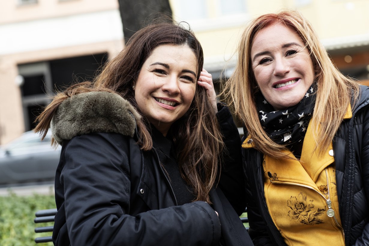 Sisarpuoli Suzan (vas.) on Milanaa viitisen vuotta nuorempi.