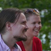 Näin rentoina ja vapautuneita ei Ollia ja Katjaa ole nähty sitten hääjakson.