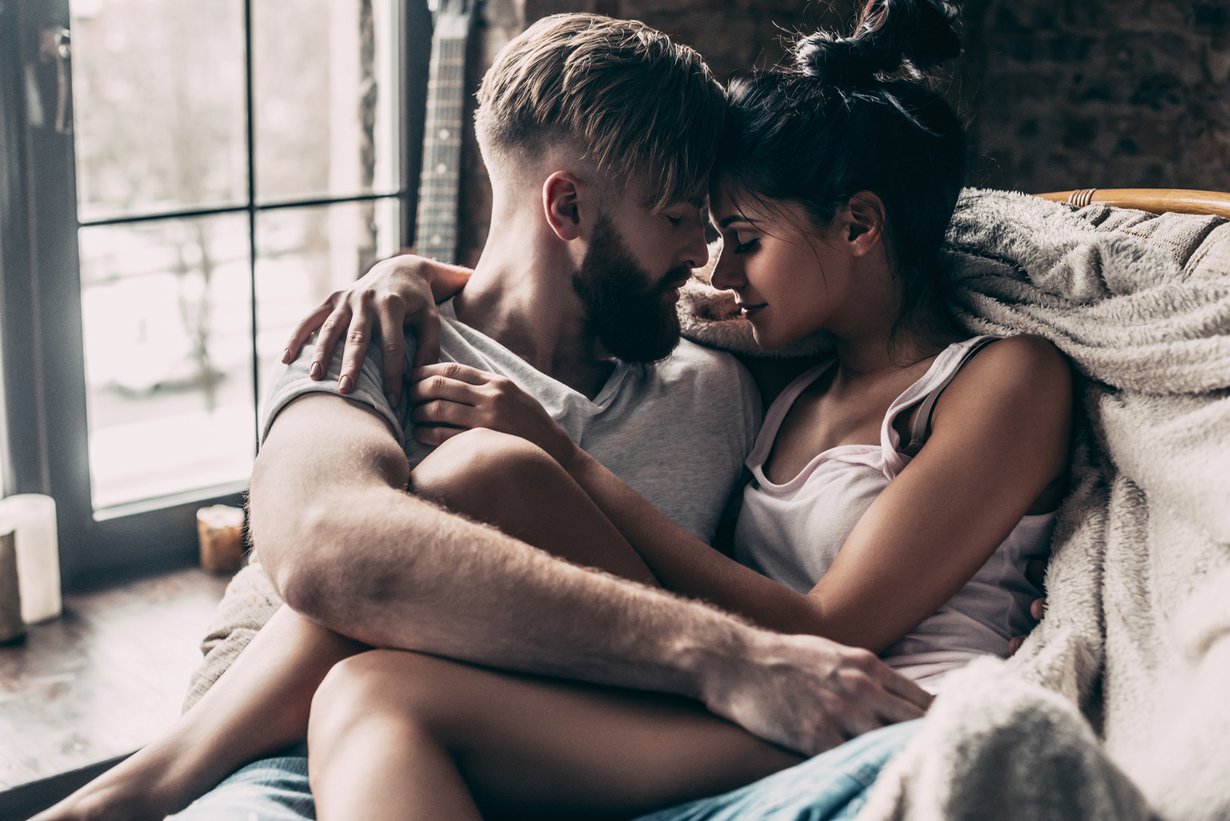 dating on hän näkee jonkun toisentarttuva ensimmäiset viestit dating sites