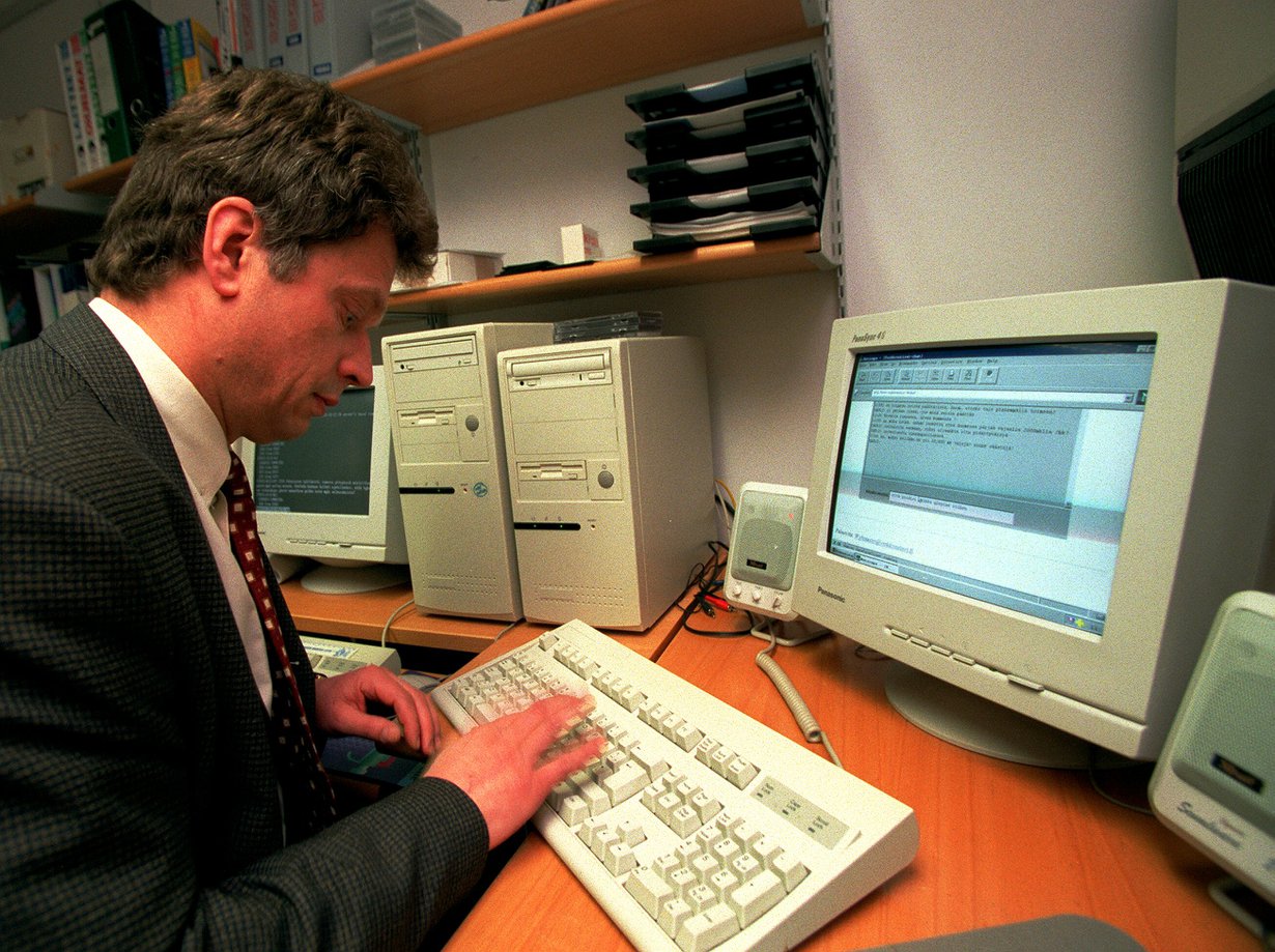 Arkiston aarteita: Sauli Niinisto Internetissä toukokuussa 1997.