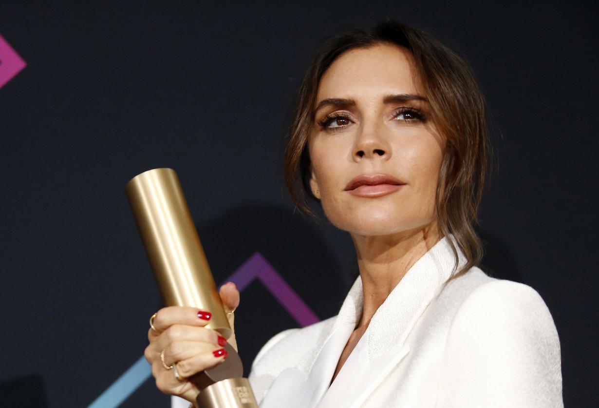 Victoria Beckham luottaa rajattuihin nudehuuliin usein.