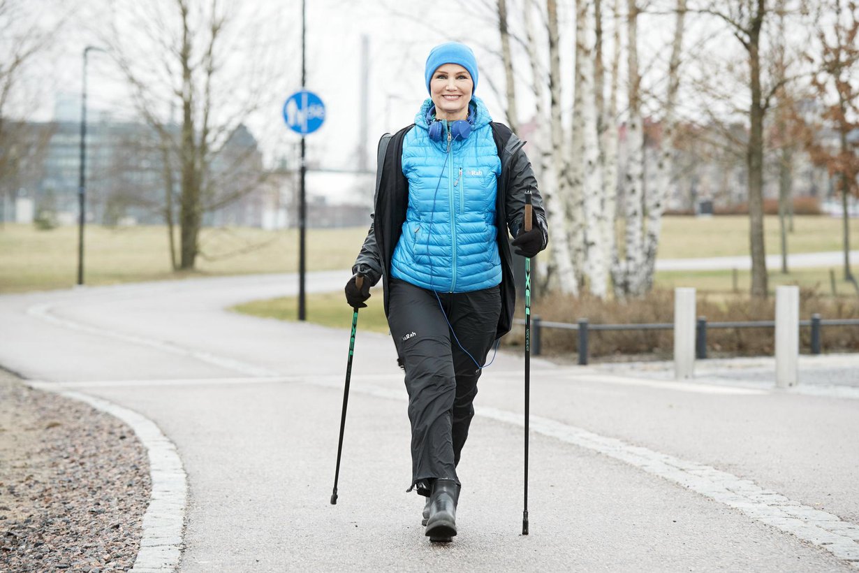 Eija-Riitta Korhola, 60, treenaa päivittäin, koska haluaa pysyä jäntevänä ja lihaksikkaana. – Minulla on hoikan ihmisen identiteetti.