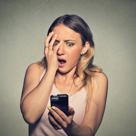 Apua, tätä en olisi halunnut nähdä. Pyytämättä lähetetyt kalukuvat eli dickpicit kuuluvat joidenkin mielestä moderniin deittailukulttuuriin. Kuva: <span class="photographer">Shutterstock</span>