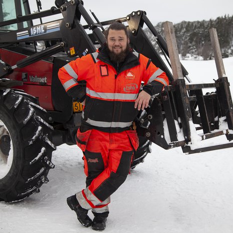 Minäkö olen kuuma maajussi, ihmettelee Maajussille morsian -ohjelman 12. kauden Lauri. Kuva: <span class="photographer">MTV3</span>
