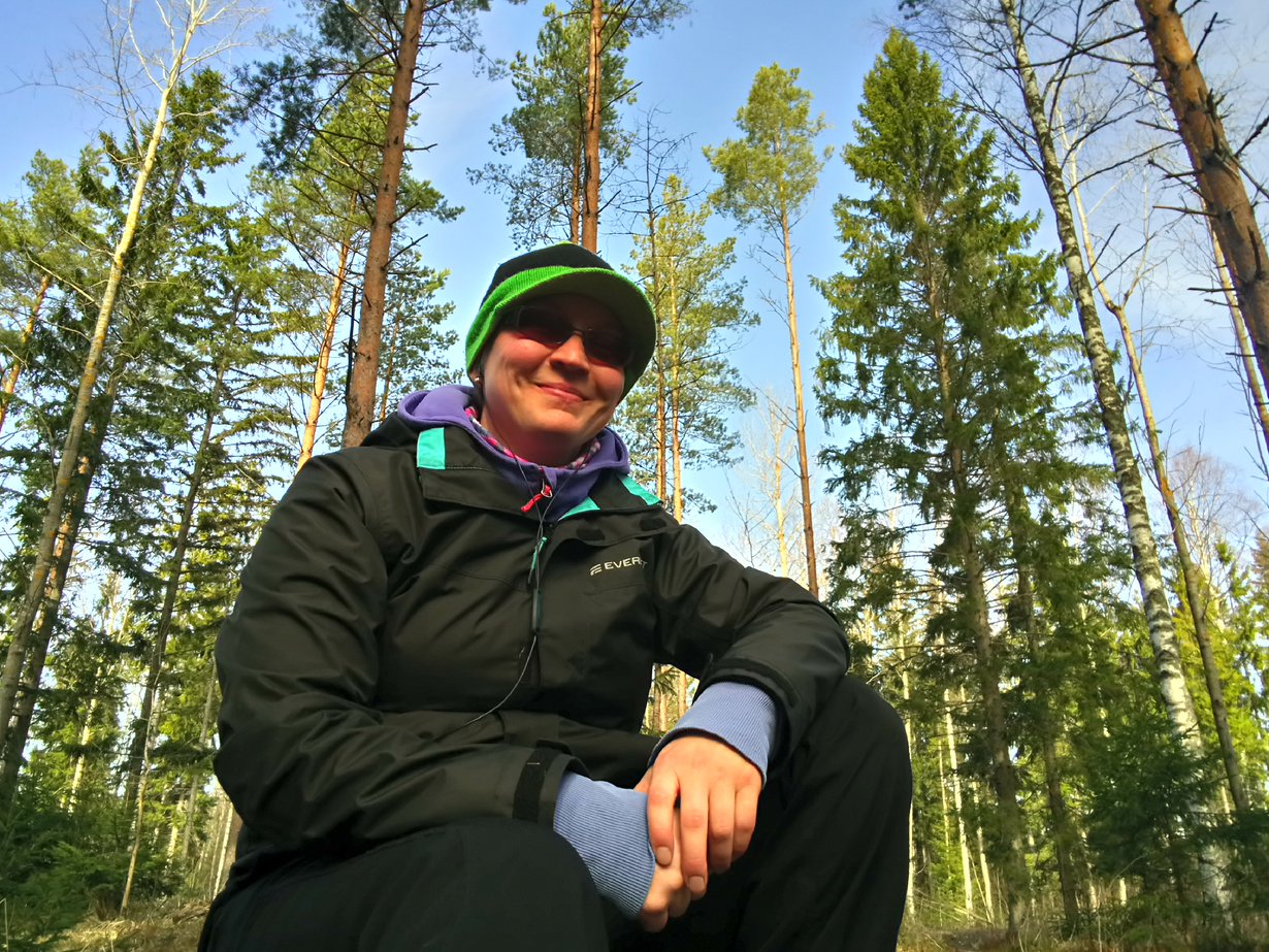 Kävelyretket metsään ja merenrantaan antavat voimaa Marialle. Kuva: Marian kotialbumi
