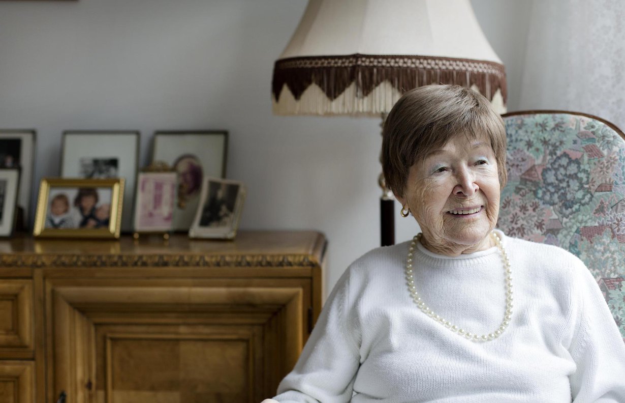 Elli Bergman, 97, käy uimassa kahdesti viikossa. ”Liikunnallinen elämä pitää freesinä.” Kuvat: Kaisu Jouppi