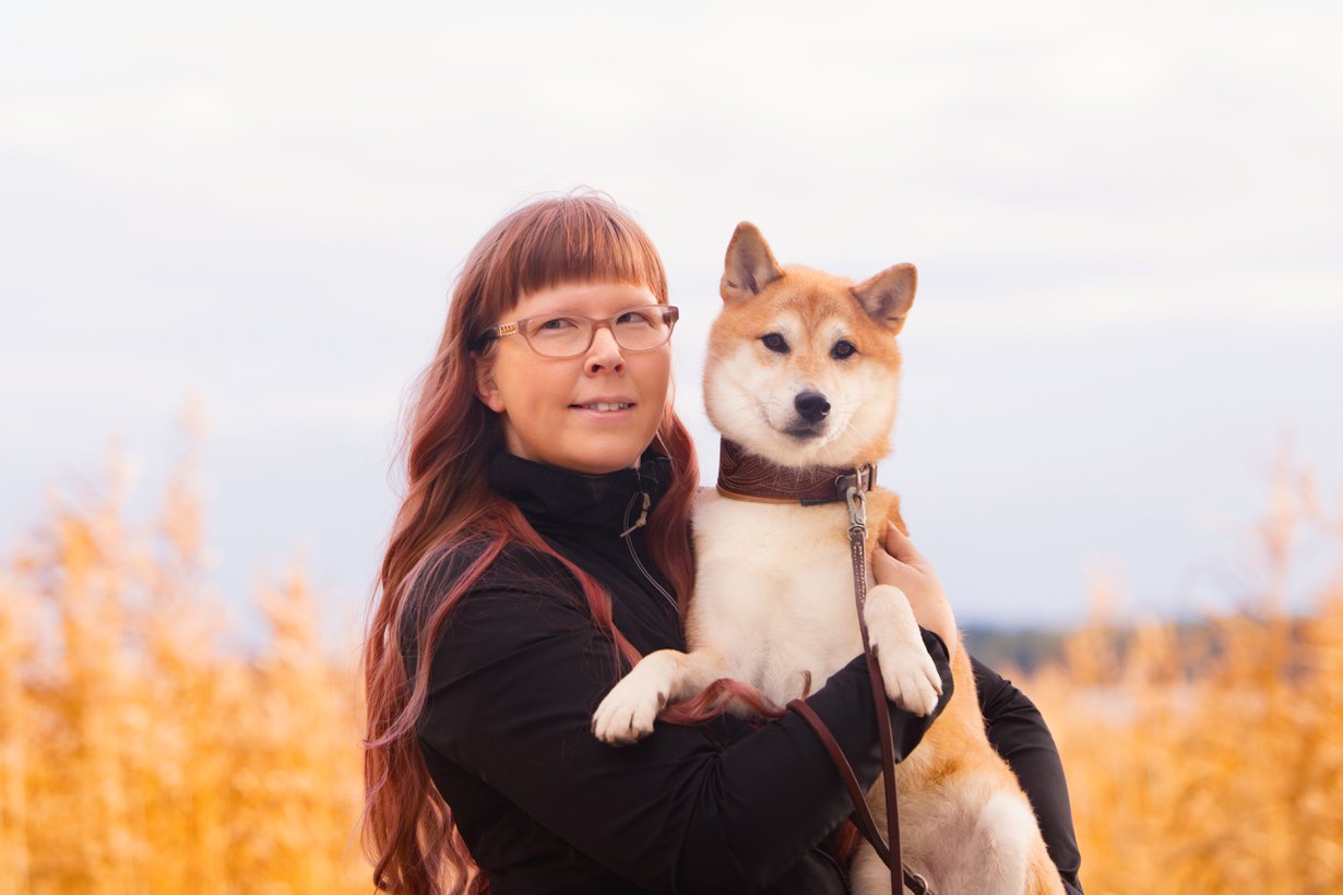 Laura ja hänen Saimi-koiransa.