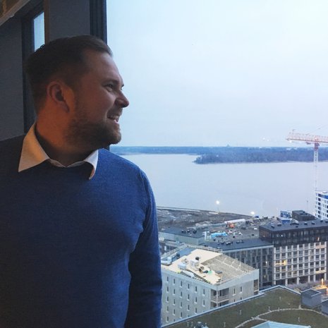 Sami Kankkunen on innoissaan uudesta asunnostaan. Maisema on kieltämättä oiva!