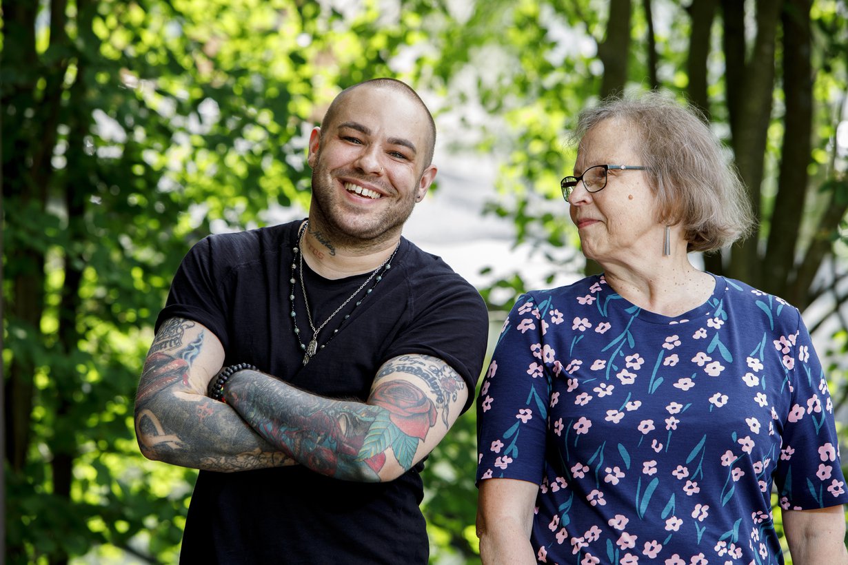 ”En voi mitenkään ymmärtää vanhempia, jotka hylkäävät lapsensa siksi, että hän on vaikka homo”, Taru sanoo.