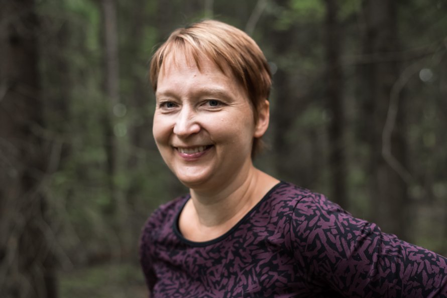 Vaikka aikuisen omat tunnesäätelytaidot olisivat treenaamatta, niitä voi alkaa harjoitella koska vain, Heli Mäkelä kertoo.