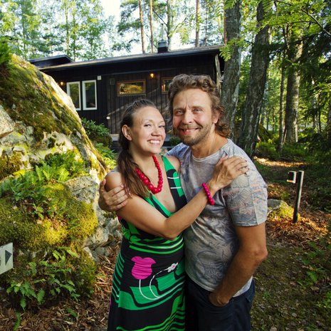 Huvila ja Huussi -kohde Heinolan Lusinasaaressa, Ilari ja Helena Johanssonin mökki. Kuva: <span class="photographer">Sanoma-arkisto / Lauri Rotko</span>