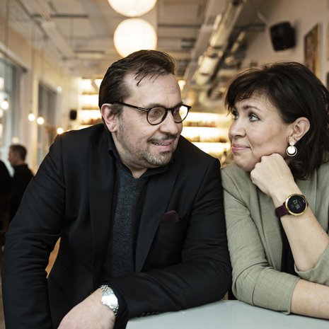 Janus ja Anna Hanski ovat jo vuosia kiertäneet Suomea yhdessä suosituilla duo-laulukeikoilla. Anna Hanski sai keskiviikkona tietää olevansa yksi koronavirusta sairastavista suomalaisista.