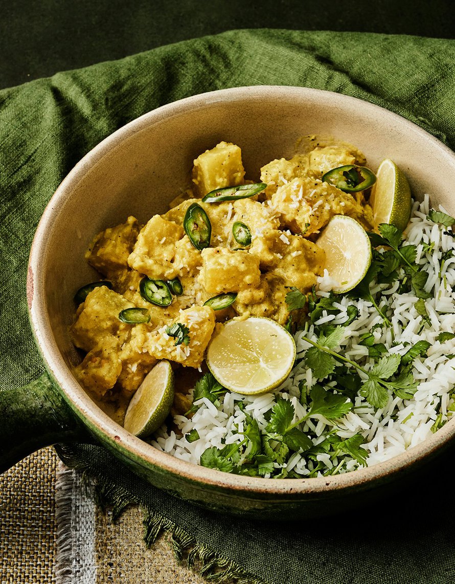 Kyssäkaali <3 kookos! Ihanan pehmeä kasviscurry sopii yhteen korianterilla maustetun riisin kanssa.