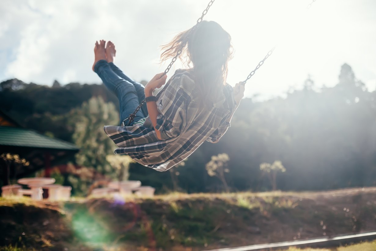 Jes, vihdoinkin omassa rauhassa! Introvertti välittää ihan täysillä läheisistään, mutta akkunsa hän kuitenkin lataa kaikista tehokkaimmin yksin. Kuva: Shutterstock