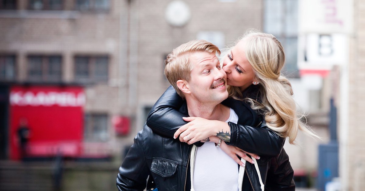 Hän kertoi minulle, hän rakastaa minua, mutta emme ole dating