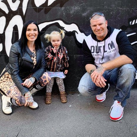 Sini ja Stuart tapasivat Thaimaassa maaliskuussa 2015. Saman vuoden syyskuussa Sini muutti Stuartin luo, ja tasan kaksi vuotta myöhemmin syntyi Penny. Kuva: <span class="photographer">Sinin kotialbumi</span>