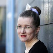 Laura Honkasalo on kohdannut ihmisen, joka tuntui heti oikealta: ”Tapasimme ystävän järjestämillä sokkotreffeillä toukokuun alussa.” Kuva: <span class="photographer">Sirpa Räihä/HS</span>