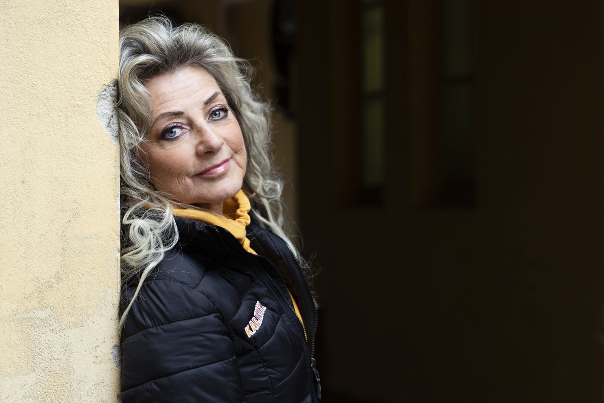 ”Ihminen on onnellisimmillaan, kun uskaltaa lähteä rohkeasti omalle tielle ja yrittää rakentaa sitä, mikä on itselle tärkeää", Kike Elomaa sanoo.
