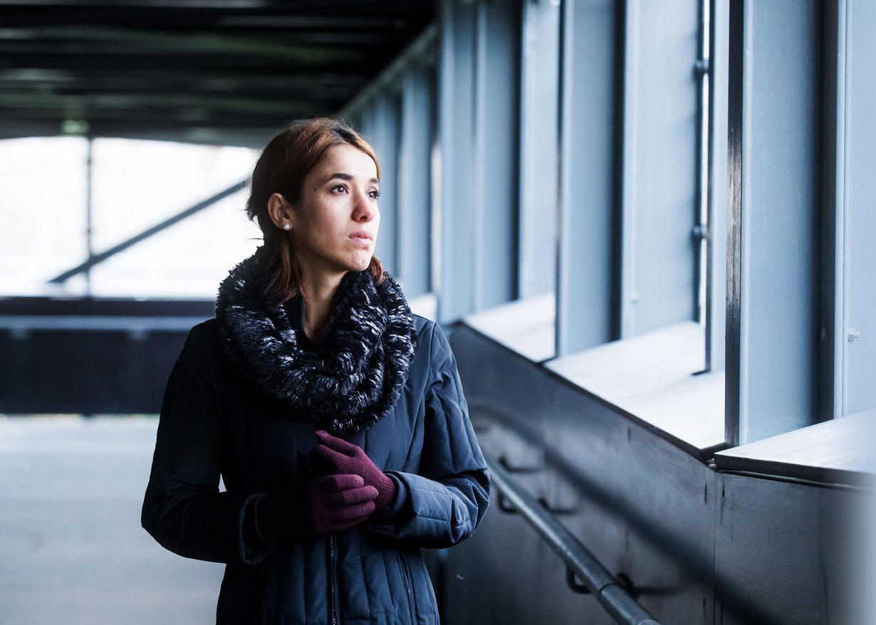 Irakilainen Nadia Murad kirjoitti kokemuksistaan pysäyttävän kirjan. "Haluaisin jo unohtaa, mutta nämä tapahtumat ovat yhä yhtä lähellä minua kuin kolme vuotta sitten", Nadia kertoo. Kuva: Satu Kemppainen