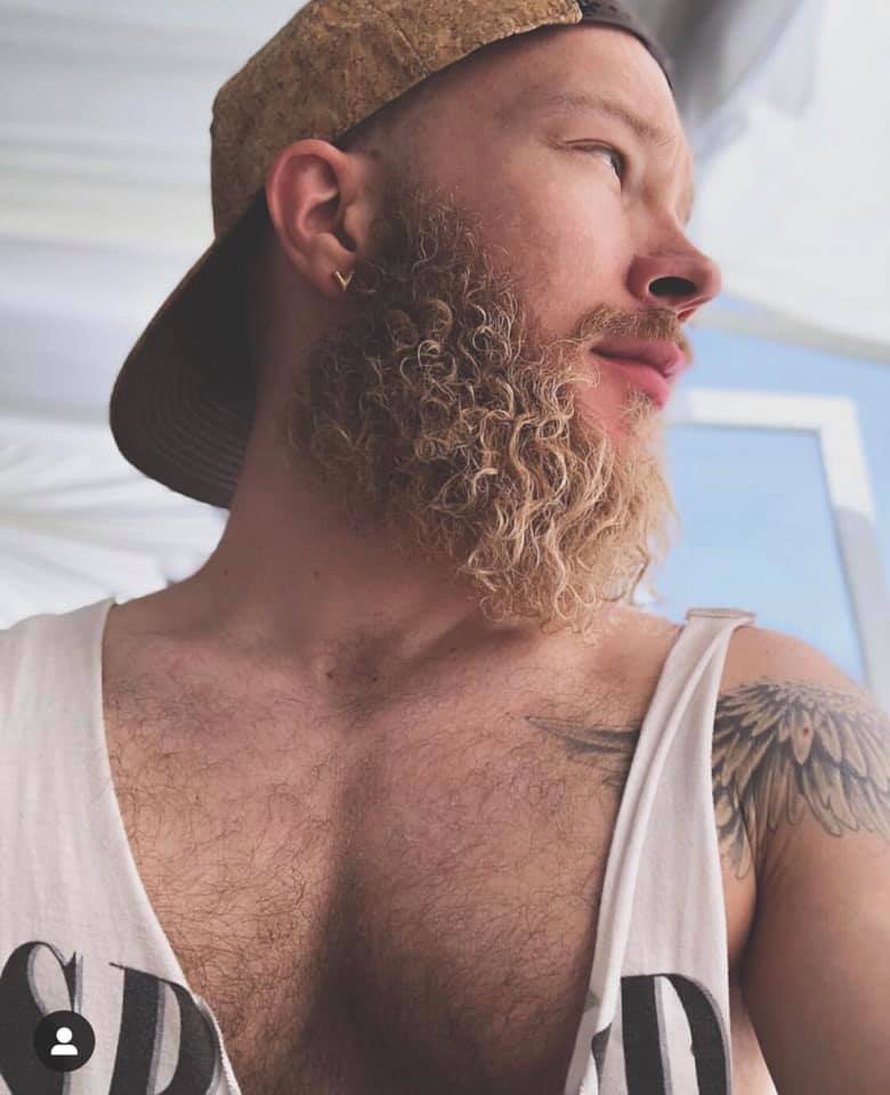 Aku sai partansa kiharaksi kosteuttavalla curly girl -metodilla.