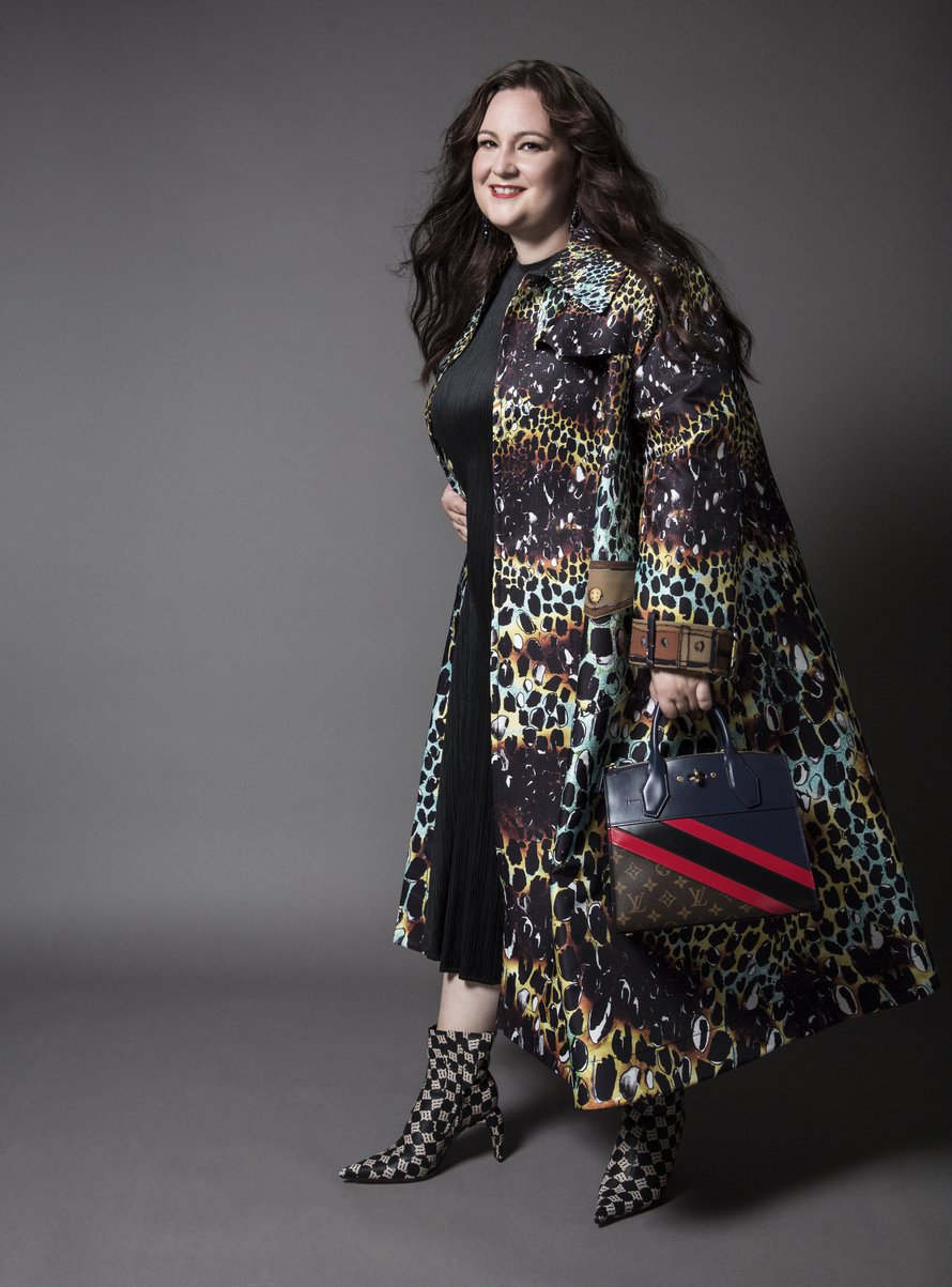 Kuviotakki 809e, Marina Rinaldi. Pleats Please by Issey Miyake -mekko 390e, My O My. Korvakorut 167e, Valkoinen Elefantti. Laukku 2900e, Louis Vuitton. Misbhv-nilkkurit 589e, Zio.