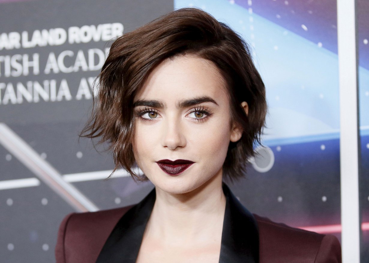 Näyttelijä Lily Collins pätkäisi hiuksensa viime vuonna lyhyiksi. Kuva: Reuters