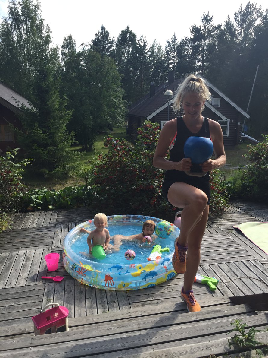 Olemme vuodelta, mutta ei suuteli