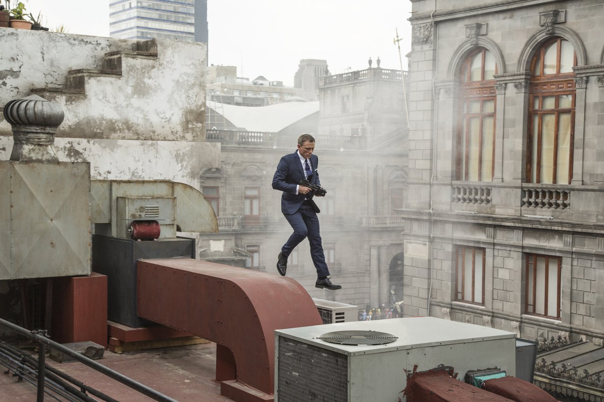 Unien takaa-ajot ovat usein kuin toimintaelokuvista. Myös uusimmassa James Bond -leffassa Spectressä nähdään näyttäviä takaa-ajokohtauksia. Kuva: Francois Duhamel / Metro-Goldwyn-Mayer Studios, Danjaq, LLC ja Columbia Pictures Industries