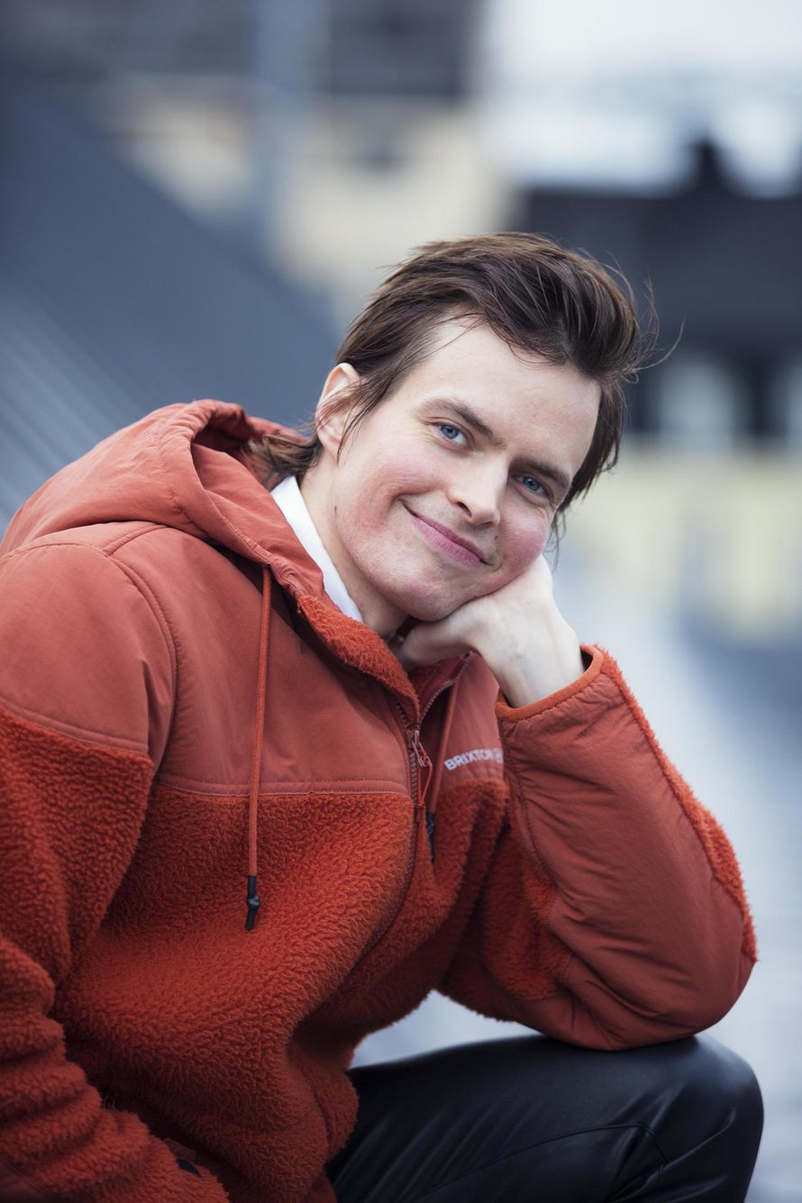 ”Jos koko ajan pingottaa, ei pysty olemaan avoimin mielin ihmettelemässä”, Johannes Holopainen ajattelee.