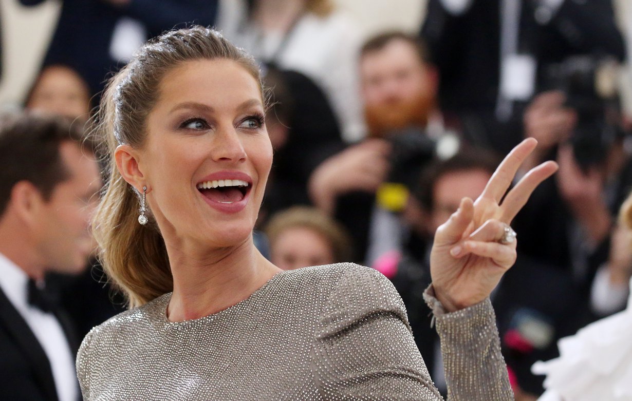 Malli Gisele Bündchen näyttää, että tyvikasvulla varustettu ponnari kelpaa vaikka punaiselle matolle. Kuvat: Reuters