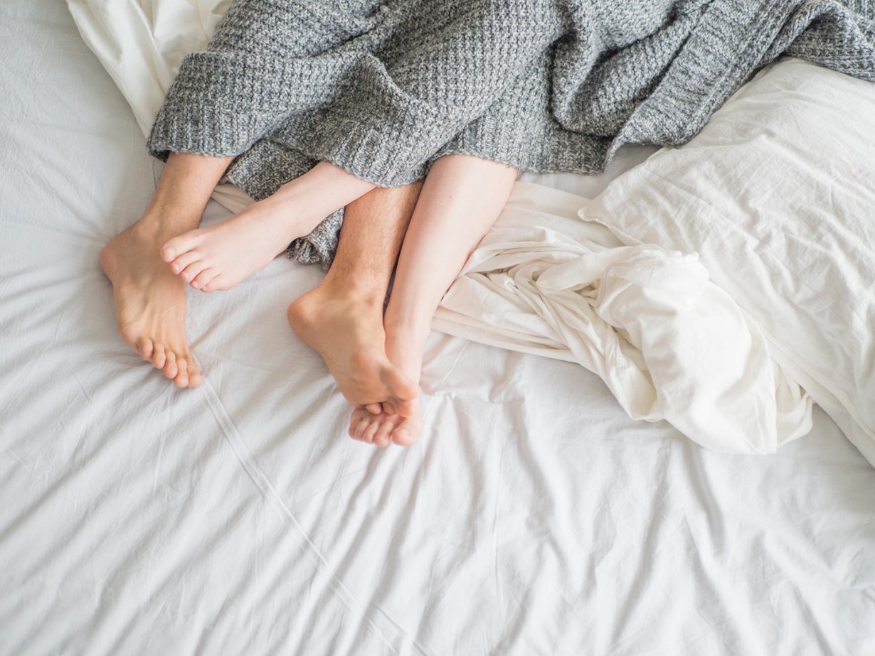 Kaavamaisen ajatuksen hyvästä seksistä voi unohtaa. Miettikää sen sijaan, miten teillä voisi olla kivaa yhdessä. Kuva: Shutterstock