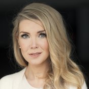 ”Minussa on kaksi puolta. Toisaalta olen reipas, itsevarma ja lujatahtoinen, toisaalta herkkä tunneihminen”, Tuija sanoo. Kuvat: Jouni Harala