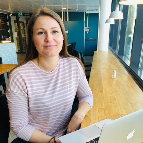 Satu löysi itsensä tilanteesta, joka on tuttu valitettavan monelle normaalituloiselle: menot olivat suuremmat kuin tulot. Kuva: <span class="photographer">Satu Mäkelän kotiarkistot</span>