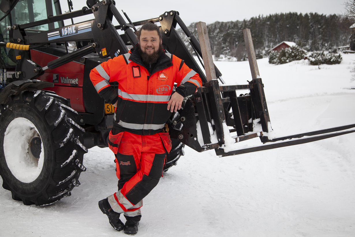 Minäkö olen kuuma maajussi, ihmettelee Maajussille morsian -ohjelman 12. kauden Lauri. Kuva: MTV3