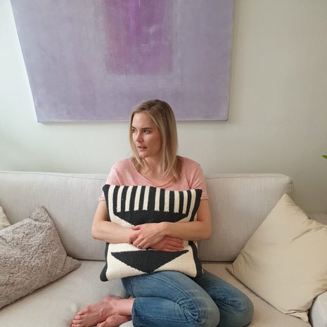 Seksuaaliterapeutti Marja Kihlströmin luona käy niin sinkkuja kuin parisuhteessa olevia asiakkaita. Hän myöntää, että on pienestä pitäen rakastanut ihmisten tarinoita. Kuva: <span class="photographer">Marjan kotialbumi</span>