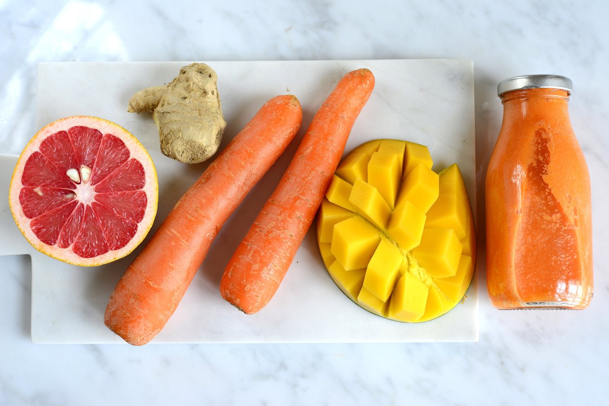 Smoothie voi hyvin olla osa terveellistä ruokavaliota, mutta toisinaan trendijuoma muistuttaa ravintosisällöltään herkkua. Kuva: Sanoma-arkisto / Jukka Lehtinen