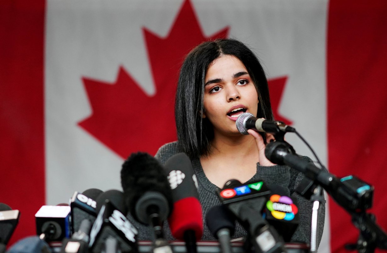 Perhettään paennut Rahaf Mohammed al-Qunun puhui tiedotustilaisuudessa Torontossa tammikuussa. Kuva: Reuters