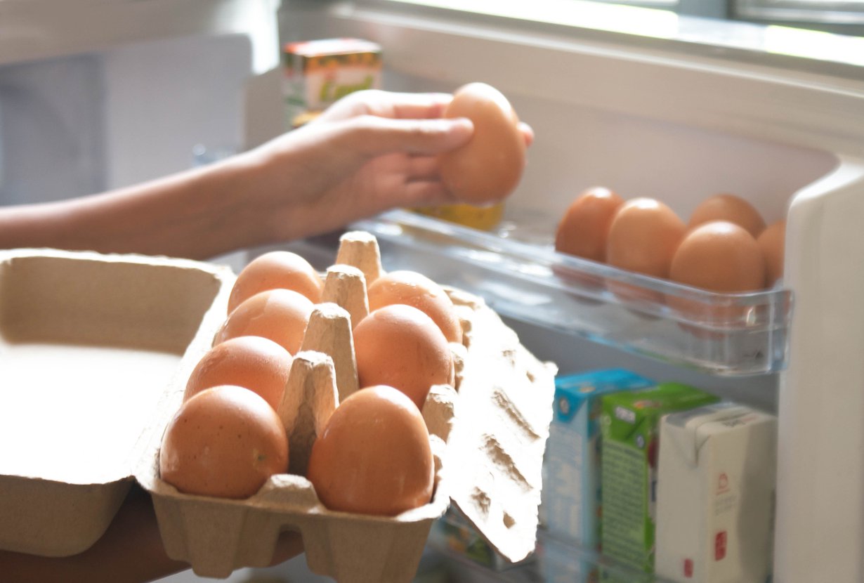 Kuivakaappituotteiden tapaan kananmunat voivat säilyä useita viikkoja päiväystään pidempään. Kuva: Shutterstock