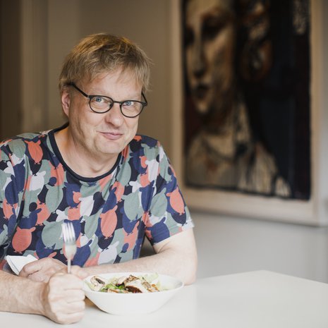 Muusikko Iiro Rantala ei kaipaa ruokahifistelyä. Kuva: <span class="photographer">Johanna Jarva.</span>