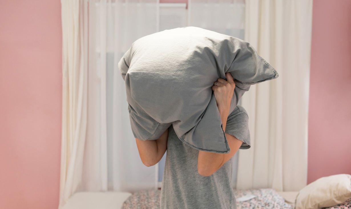 Poikakaverityyny vai poikakaverin tyyny – kumpi tuo rauhallisemmat unet? Kuva: Shutterstock