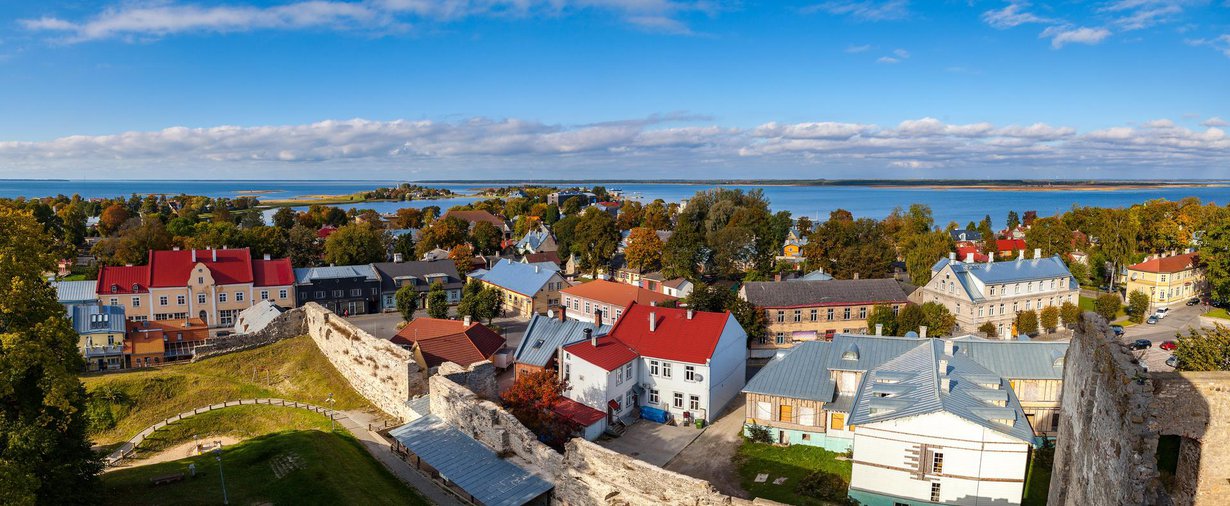 Haapsalun linnan tornista on upeat maisemat kaupungin ylle ja Itämerelle. Kuva: Shutterstock