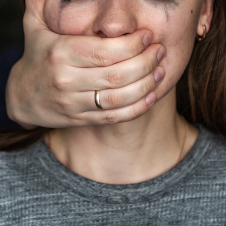Joka kolmas suomalaisnainen kokee elämänsä aikana parisuhdeväkivaltaa. Kuva: <span class="photographer">Shutterstock</span>