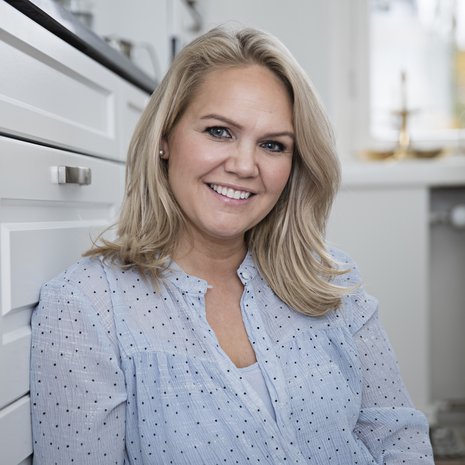 Laura Andersson on ammatiltaan meikkaaja. "Meikkaan aina samalla tavalla, ei väliä, onko arki tai juhla."