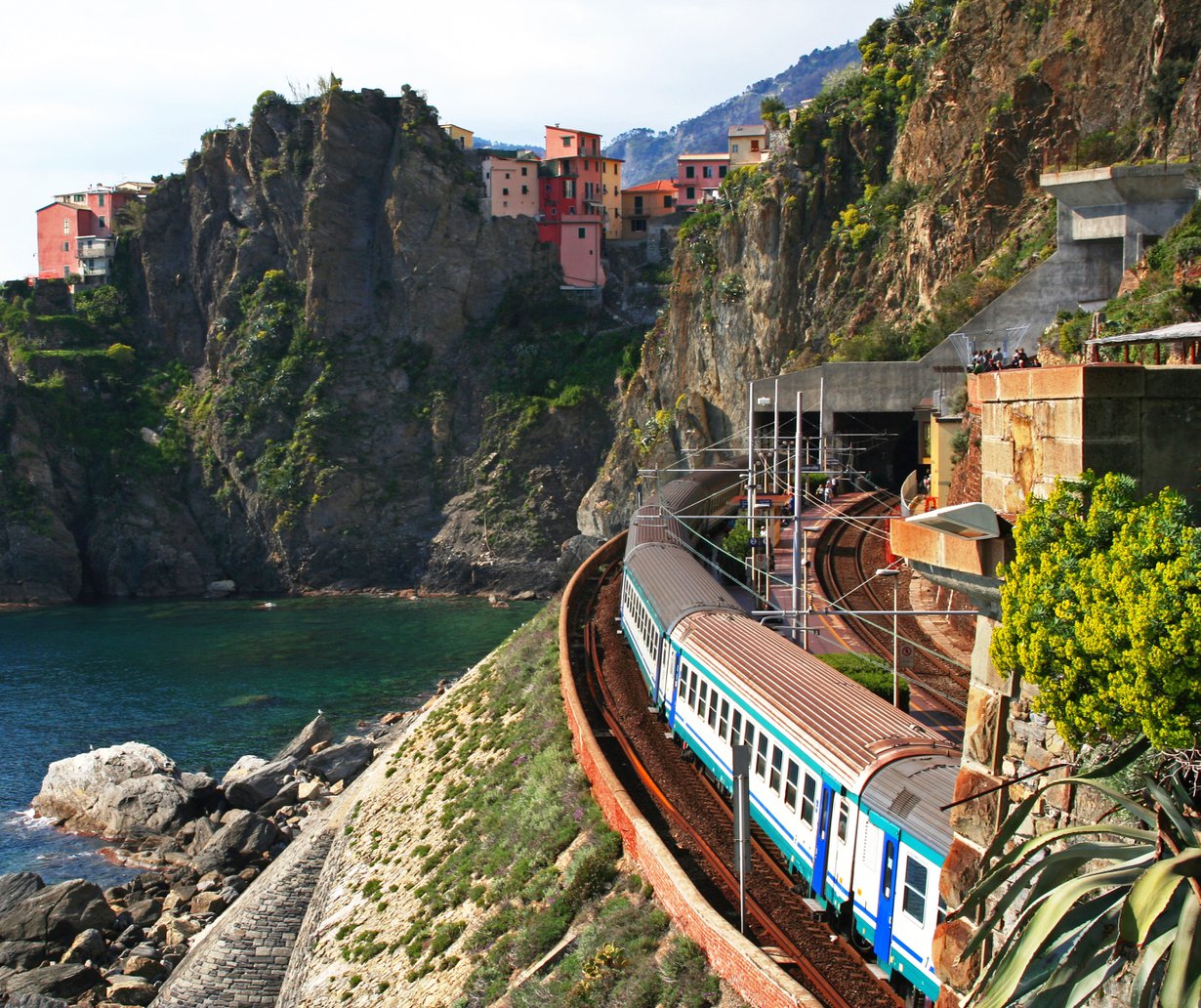 Cinque Terre Italiassa on vain muutaman junamatkan päässä.