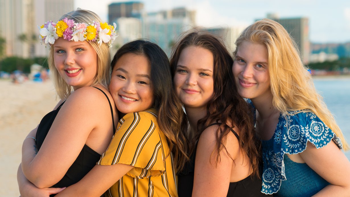 Annikka Kangasniemi, Talvikki Eskola, Emma Termonen ja Amma Björn lähtivät au pairiksi Havaijille.