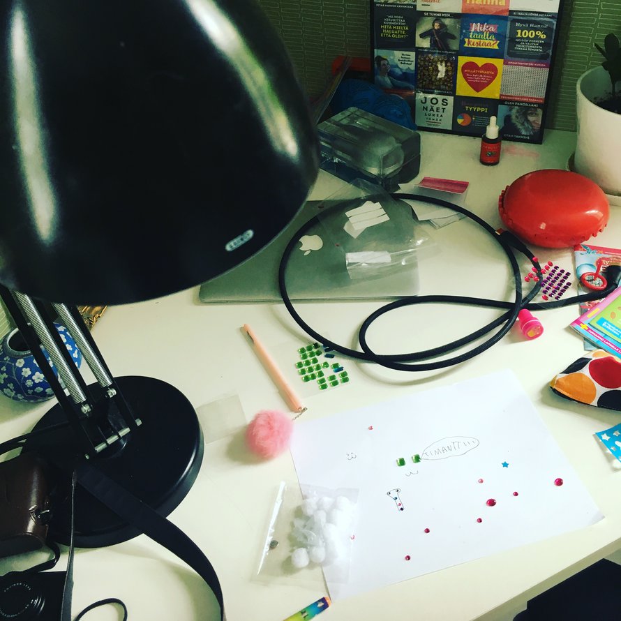 Inspiroiva työpiste haastaa löytöretkelle.