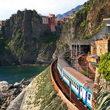 Cinque Terre Italiassa on vain muutaman junamatkan päässä.