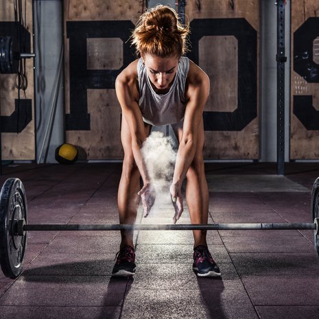 Valakyykky vaatii olkapäiltä liikkuvuutta. Liikettä kannattaa treenata ensin jumppakepillä ja vasta sitten levytangon kanssa. Kuva: <span class="photographer">Shutterstock.</span>