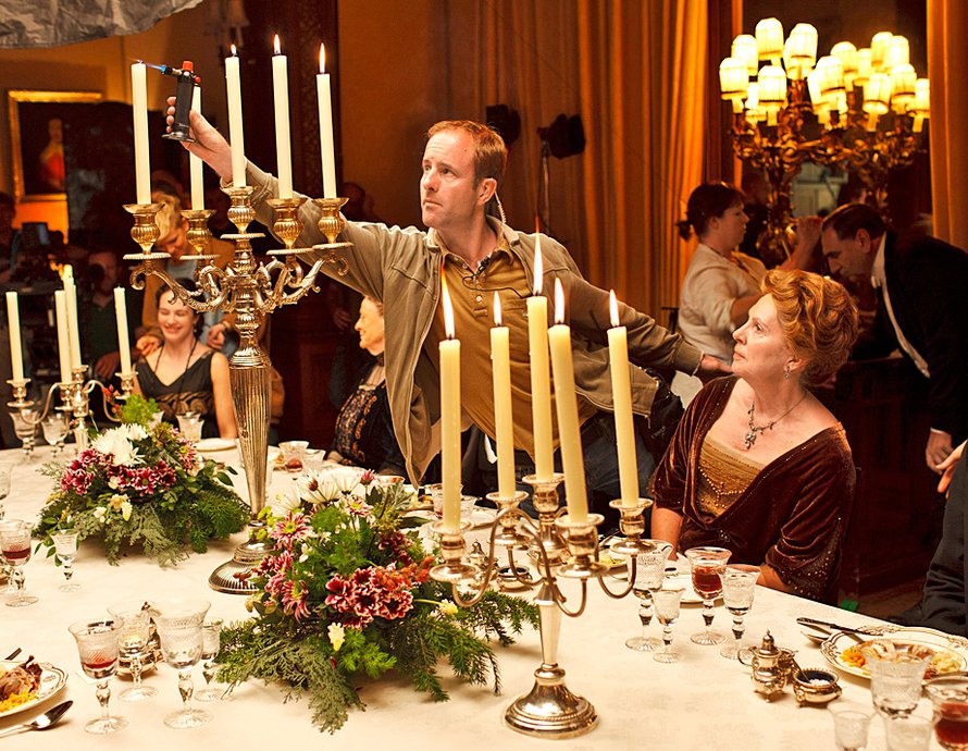 Suosikkisarja Downton Abbeyn herrasväki illastaa komeasti, kiitos ruokastailisti Lisa Heathcoten.